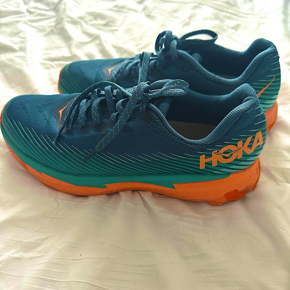 Hoka tennis shoes women’s size 9